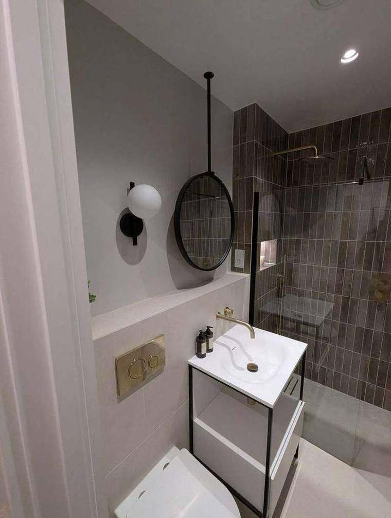 Shower room with brass fittings and dark tiling
