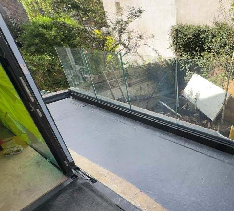 Frameless glass balustrade on the new terrace