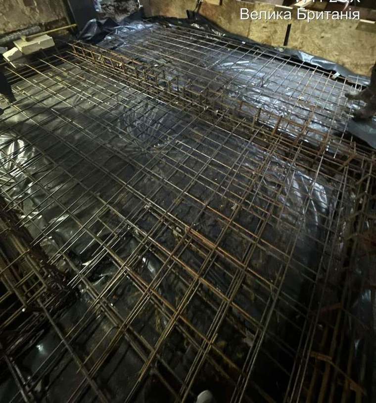 Dense steel reinforcement fixed before the pour