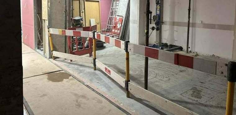 Barriered working zone protecting the rest of the premises