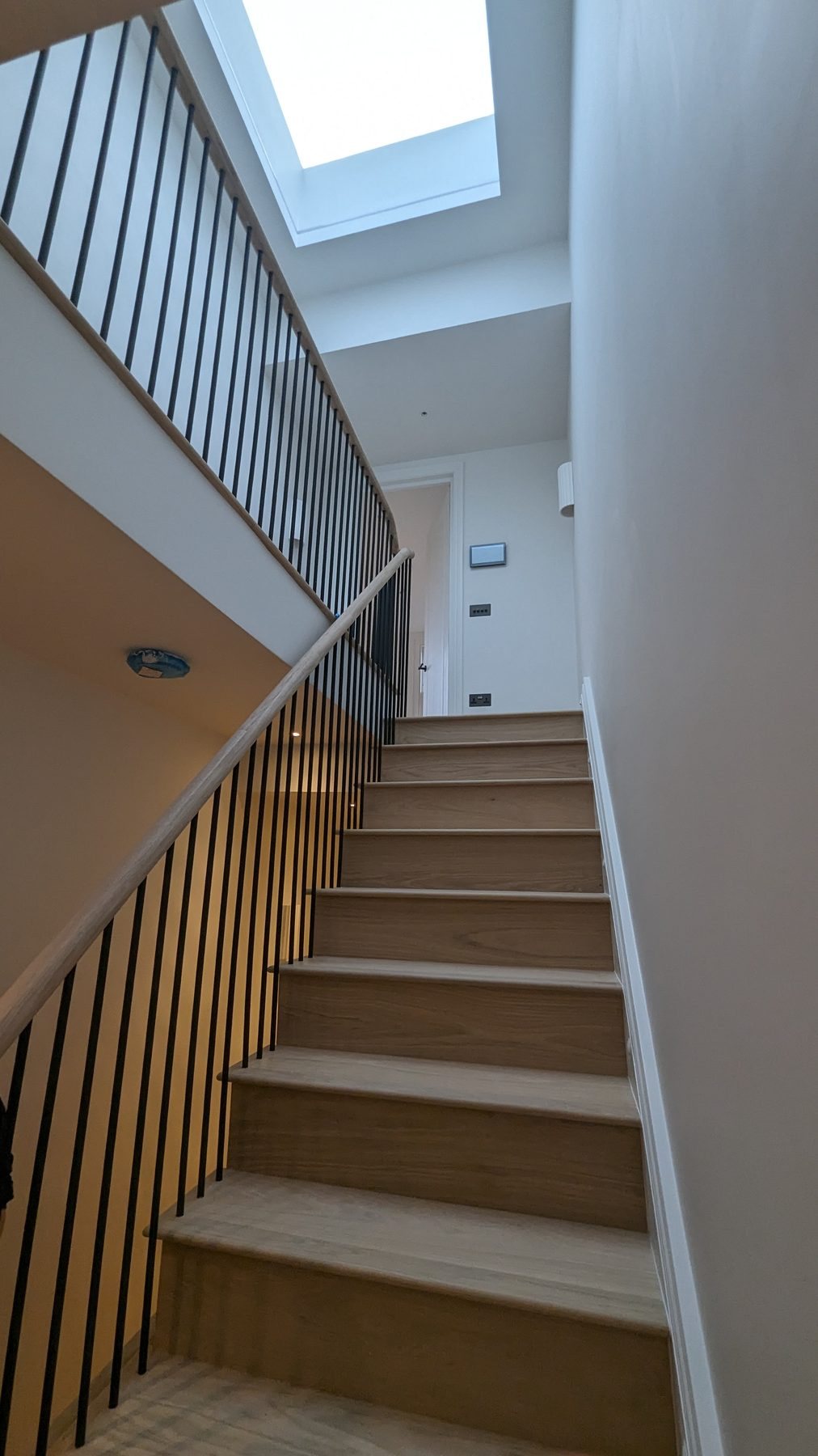New oak staircase with continuous handrail